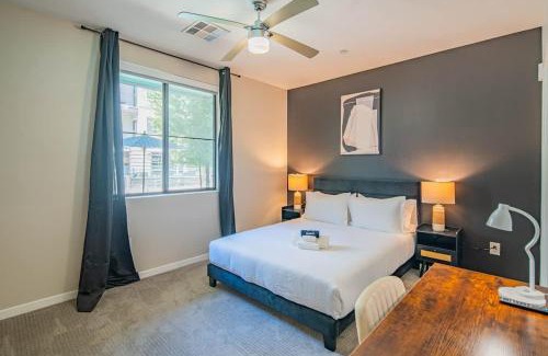 Orange Heights Apartment | Serene 1BR Uptown Biltmore Gym Pool Parking WD