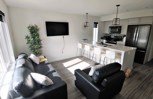 Fort Gary Apartment | Serene 2 bedroom condo with balcony and lakeview plus Free Parking