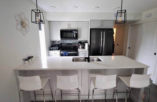 Fort Gary Apartment | Serene 2 bedroom condo with balcony and lakeview plus Free Parking