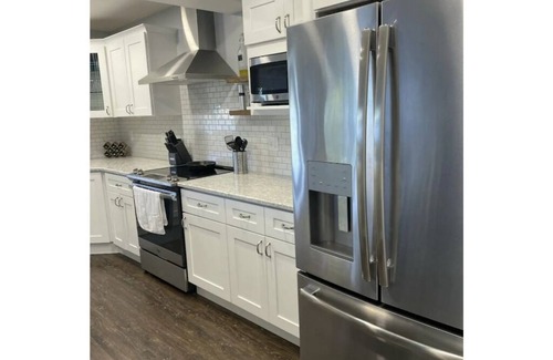Saint Johns House | Serene 2-bedroom house on Indian lake