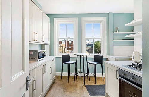 Fulham Apartment | Serene 2BR - 3 mins to Fulham Broadway