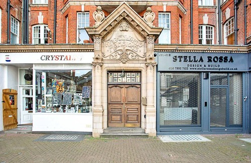 Fulham Apartment | Serene 2BR - 3 mins to Fulham Broadway