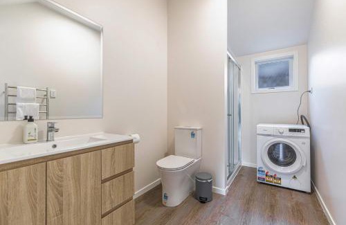 Mount Eden House | Serene 2BR Home w Grill & Yard by Zodiak Stays