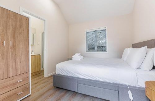Mount Eden House | Serene 2BR Home w Grill & Yard by Zodiak Stays