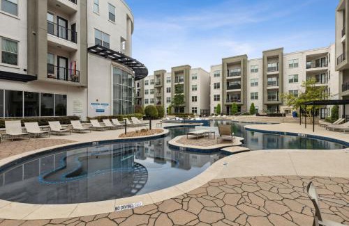 Dallas Apartment | Serene 2BR I Pool I Gym I Free Parking I Workspace