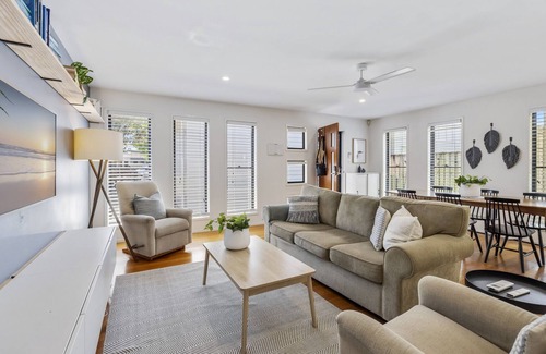 Mudjimba House | Serene 3-Bed Family Home near Mudjimba Beach