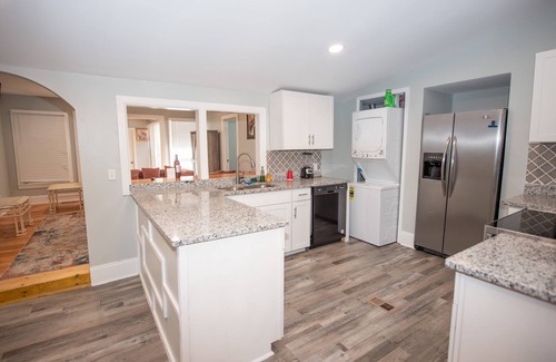 Gainesville Cottage | Serene 3 Bedroom home on quiet 10acre 6 queen beds