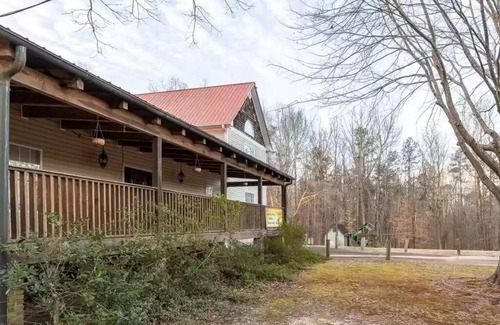 Gainesville Cottage | Serene 3 Bedroom home on quiet 10acre 6 queen beds