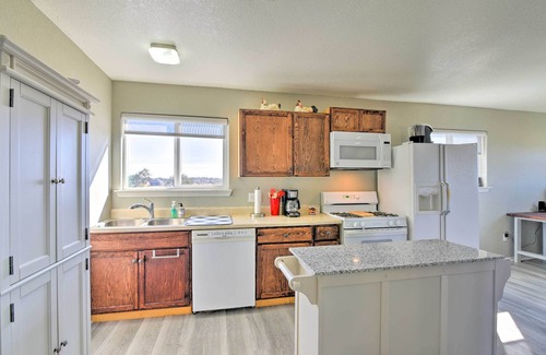 Iowa Colony House | Serene 35-Acre Horse Ranch with Deck & Pond!
