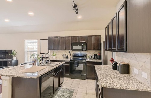 Austin House | Serene 3BR Retreat near East Austin