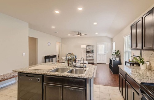 Austin House | Serene 3BR Retreat near East Austin