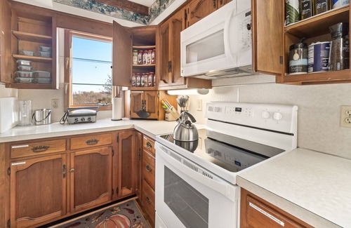 Linganore-Bartonsville House | Serene 51-Acre Estate with Beautiful Farmhouse-Your Nature Retreat Awaits!