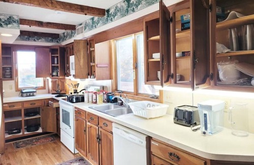 Linganore-Bartonsville House | Serene 51-Acre Estate with Beautiful Farmhouse-Your Nature Retreat Awaits!