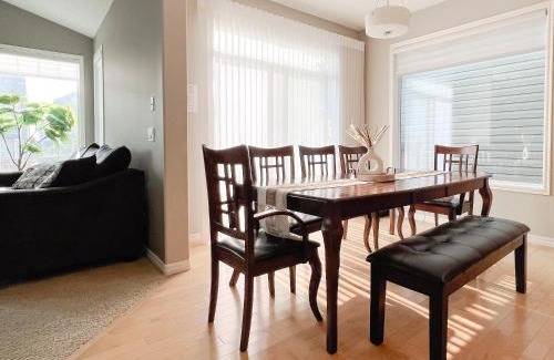 Kincora Villa | Serene and Secure Home Sweet Home with Office, 15 min to Airport, 20 min to Downtown, 90 min to Banff