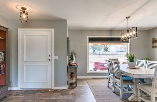 Cedar Valley House | Serene and Spacious Farmhouse RANCH >> Dogs Welcome