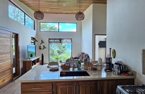 Nuevo Arenal House | Serene bird watching paradise!