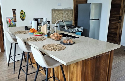Nuevo Arenal House | Serene bird watching paradise!