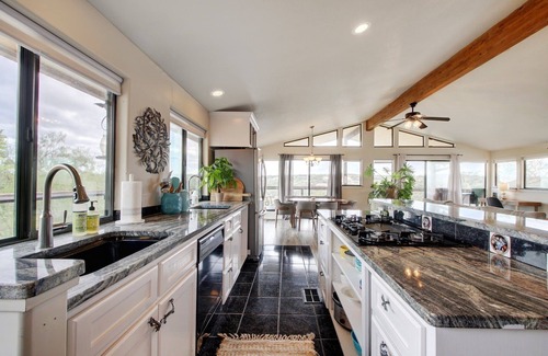 Burnet House | Serene Bungalow Amazing Views & Pool & Birdwatching!