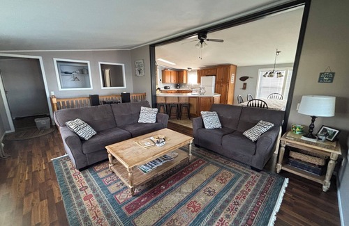 Aitkin Cabin | Serene Cabin Retreat with Stunning Views, Fishing, and Private Lake Access.