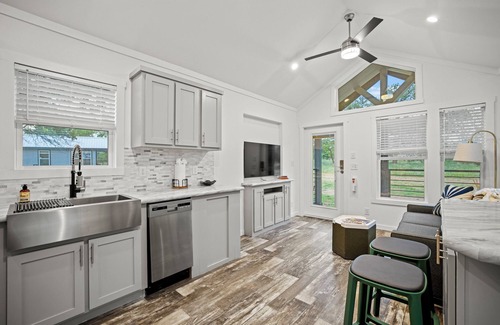 Fredericksburg Cabin | Serene Classic Cabin at the SKYE Texas Hill Country Resort!