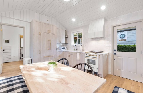 Pine Park Neighborhood Cottage | Serene cottage in charming Edmonds