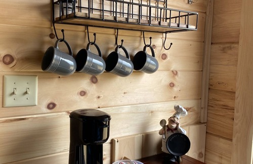 Chesnee Cabin | Serene Country Cabin. 30 min from TIEC, FENCE, hiking, & Spartanburg.