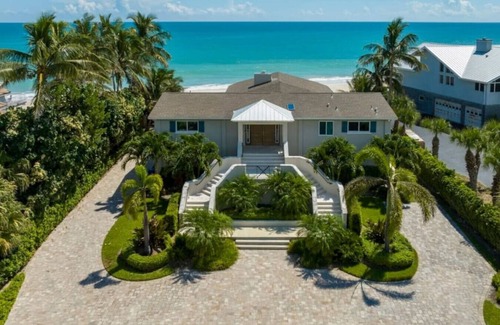Wabasso Beach House | Serene Direct Beachfront Haven - N