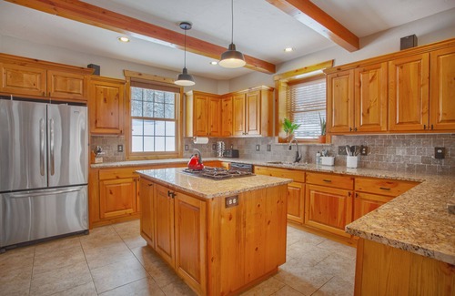Breckenridge House | Serene Escape 5 miles to Main St; great for large groups or families!