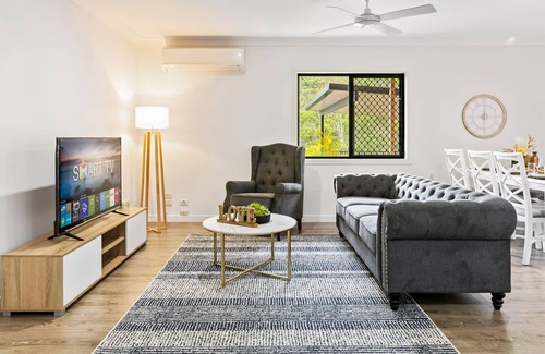 Mudgeeraba House | Serene Family Retreat with Pool and Mountain View