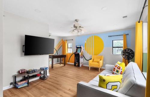Cedar Park House | Serene Family Retreat King Beds Pool Hot Tub and Games