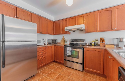 Hurontario House | Serene Family Space | 3BR | Prime Mississauga