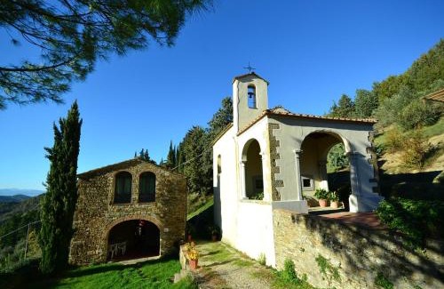 Dicomano House | Serene farmhouse in Dicomano with swimming pool