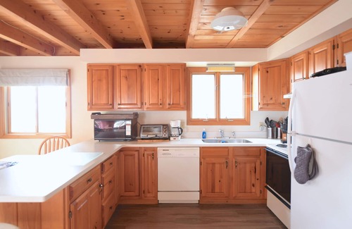 Standish House | Serene Frye Island cottage with spectacular mountain and sunset views!