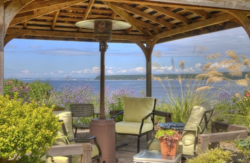 Port Hadlock Apartment | Serene getaway close to the beach with garden for couples or solo adventurers
