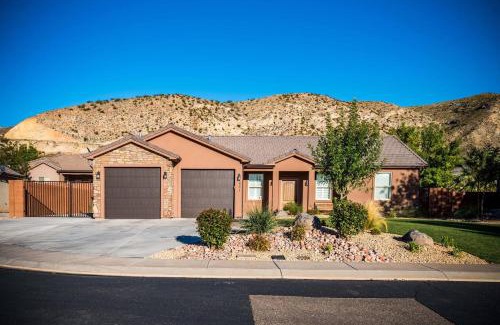 La Verkin House | Serene Getaway Near Zion National Park