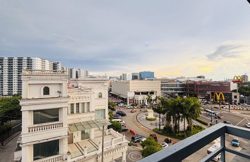 Iloilo Condo | Serene Getaway with Prime Emperador View