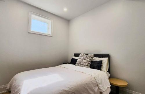 Glen Abbey Apartment | Serene High-celling Retreat