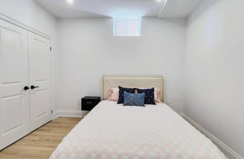 Glen Abbey Apartment | Serene High-celling Retreat