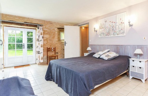 Montcabrier House | Serene Holiday Home in Besse with Swimming Pool