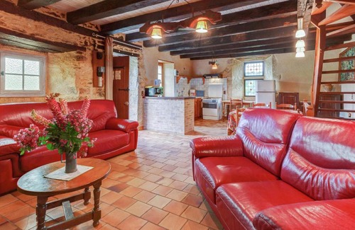 Montcabrier House | Serene Holiday Home in Besse with Swimming Pool