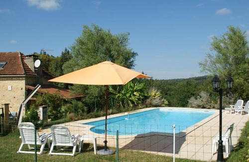 Montcabrier House | Serene Holiday Home in Besse with Swimming Pool