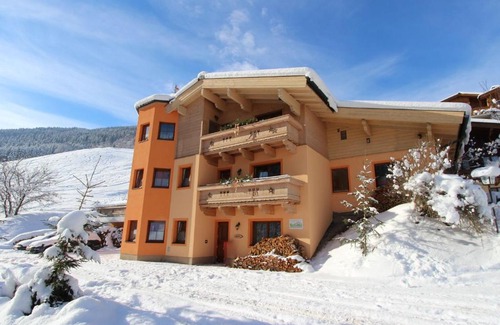 Vorderglemm House | Serene Holiday Home with Infrared Sauna in Salzburg