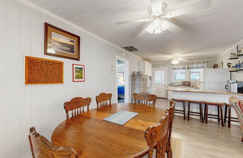 Edisto Island House | Serene home with outdoor deck, close to Beach Access and Attractions