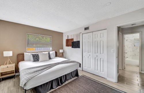 Bayou Oaks House | Serene Japandi Getaway, Near Art & Beaches