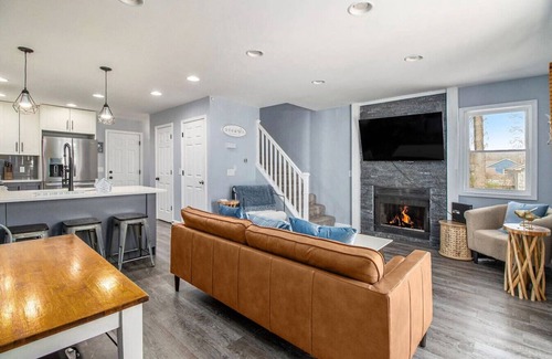South Gull Lake House | Serene King Suite on Gull Lake