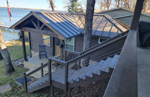 Tool House | Serene lake life bungalow. Get away and find your whoosah!