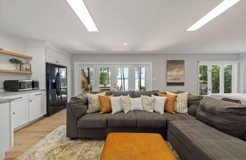 Macon House | Serene Lakefront-Firepit | Spa | Dock | SUP+Kayaks