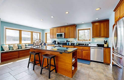 Casco House | Serene Lakefront Lodge with Private Beach, BBQ Grill, Dock and Game Room