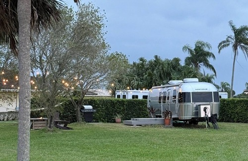Vero Beach Cabin | Serene Lakeside Camper Retreat