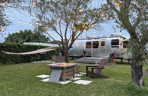Vero Beach Cabin | Serene Lakeside Camper Retreat